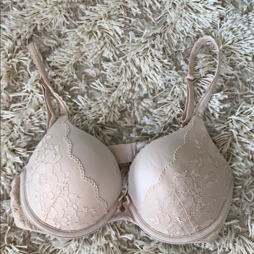 Nude lace Victoria secret bra